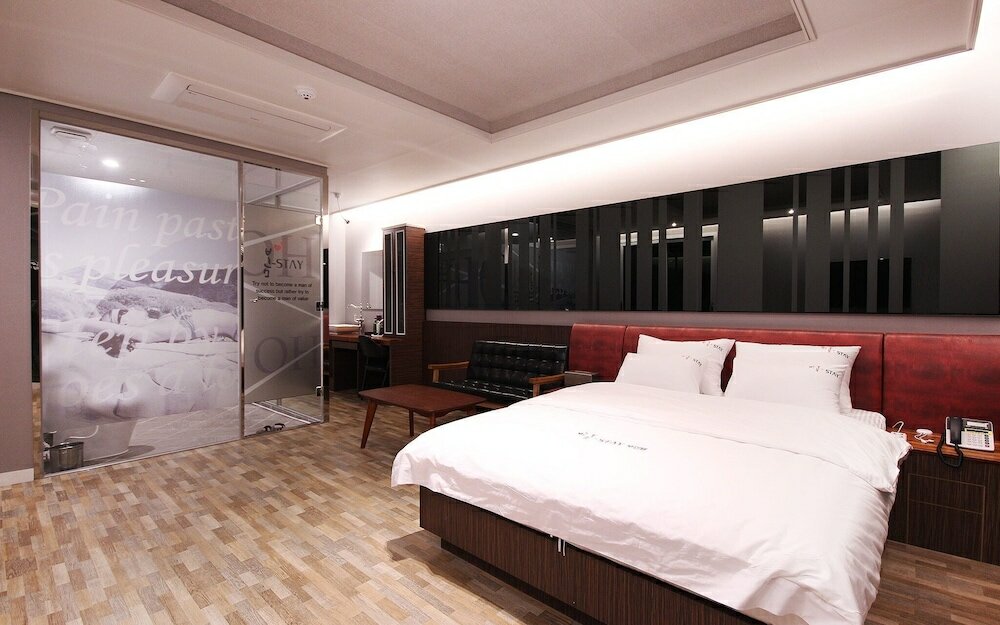 Фото Pohang Haedo-dong New Bom Stay