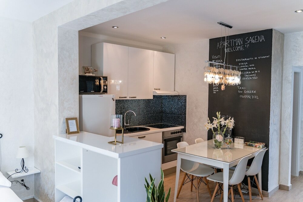 Фото Studio Apartment with garden