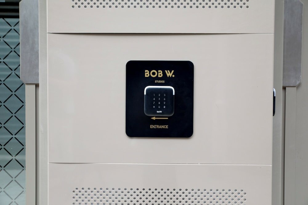 Фото Bob W Tower Hill Studios