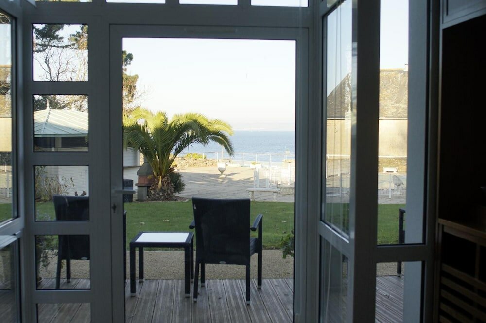 Фото Clos de Vallombreuse, The Originals Relais