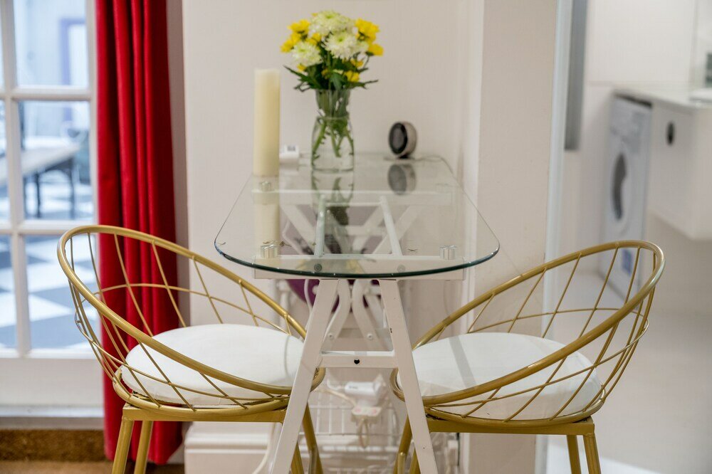 Фото Altido Colorful Apt W/Garden, In Shepherds Bush