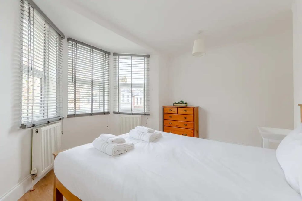 Фото Bright & Spacious 5bd House - Peckham