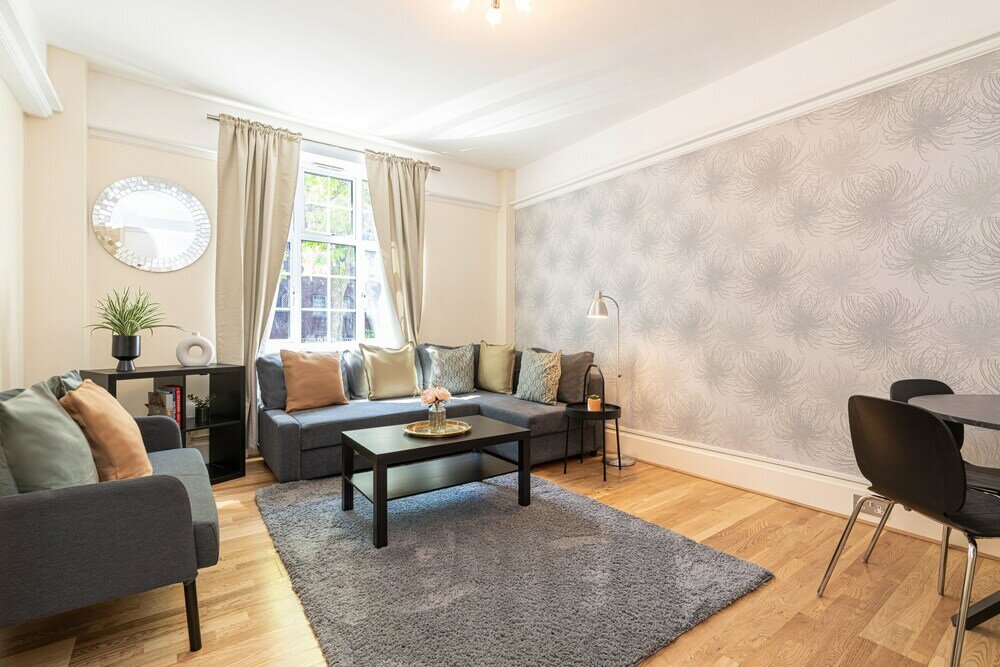 Фото Charming 2 Bedroom Flat in Kensington High Street