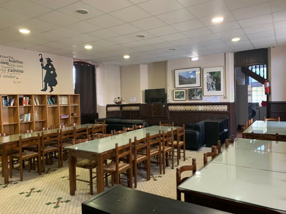 Фото Albergue La Estación - Hostel