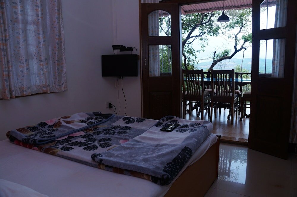 Фото Hotel Godai Girikunj