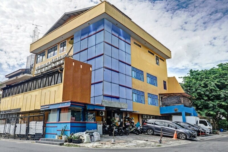 Хостел Super Oyo 90692 Point Hostel в Джакарте