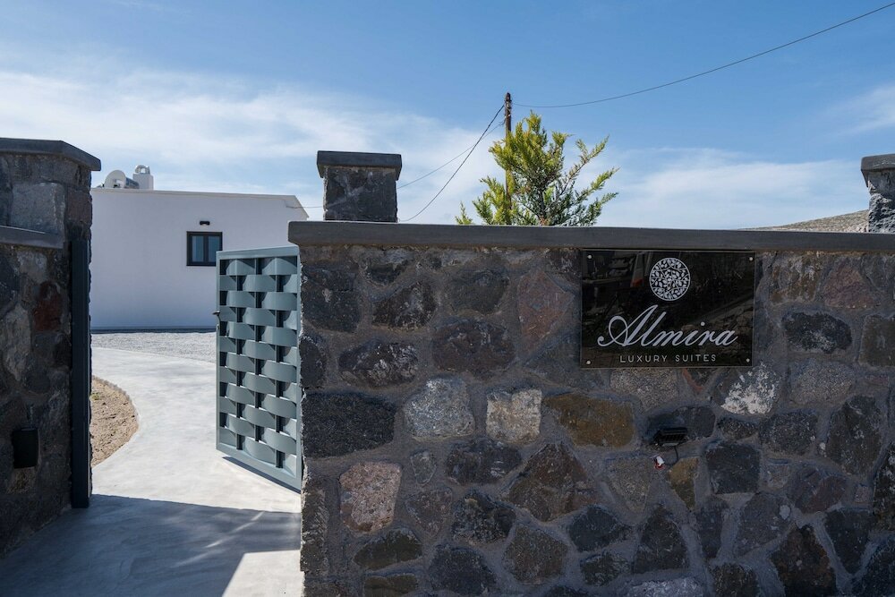 Фото Almira Luxury Suites