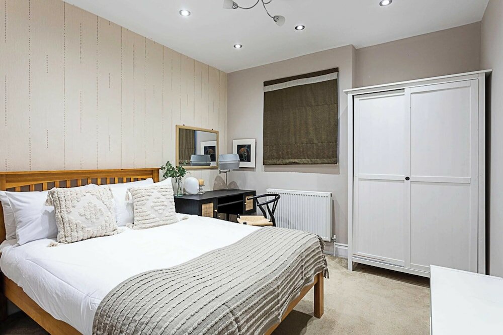 Фото Stunning Flat in the Heart of Parsons Green