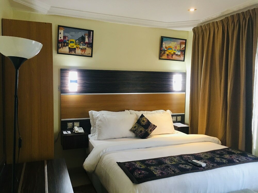 Фото Stoneside Hotel and Apartments