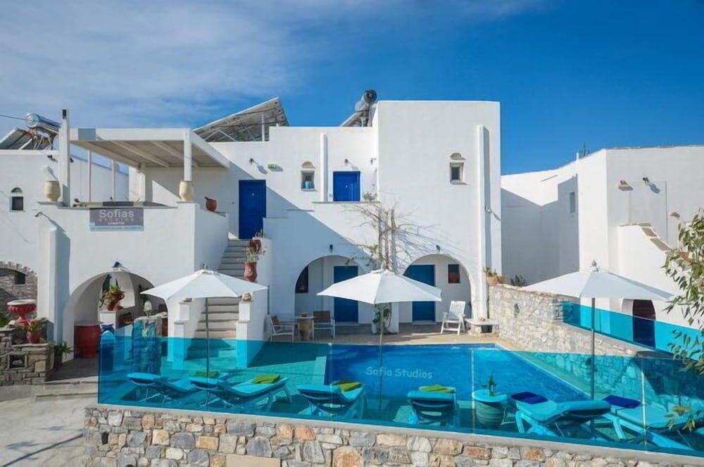 Фото отеля 1