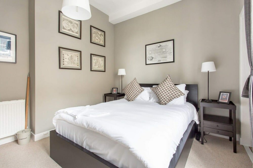 Фото Charming 1 Bedroom Flat in Edinburgh