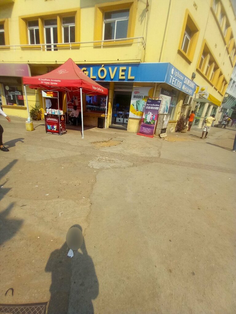 Mobile phone store Glovel, Loanda, photo