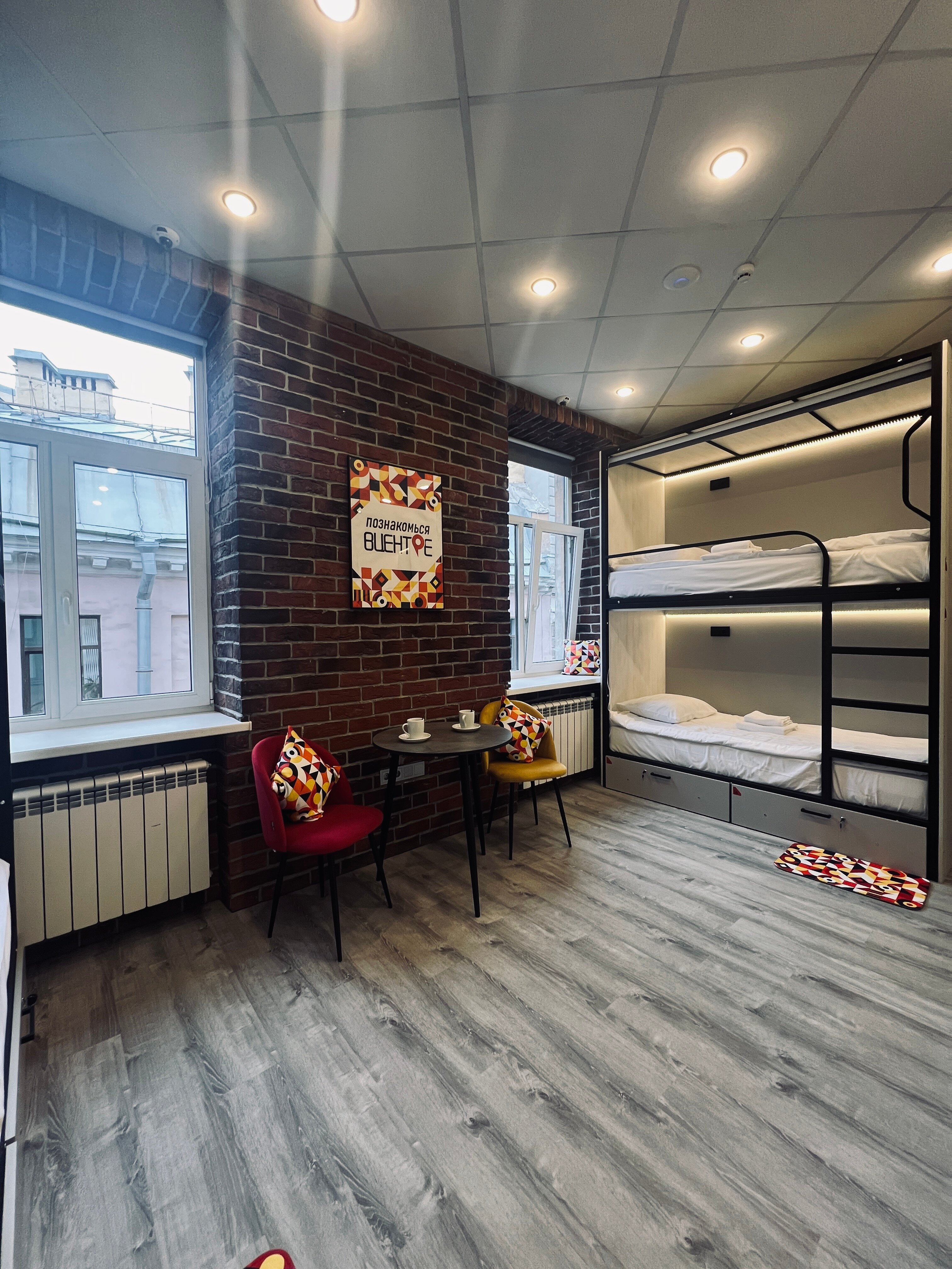 Фото В центре