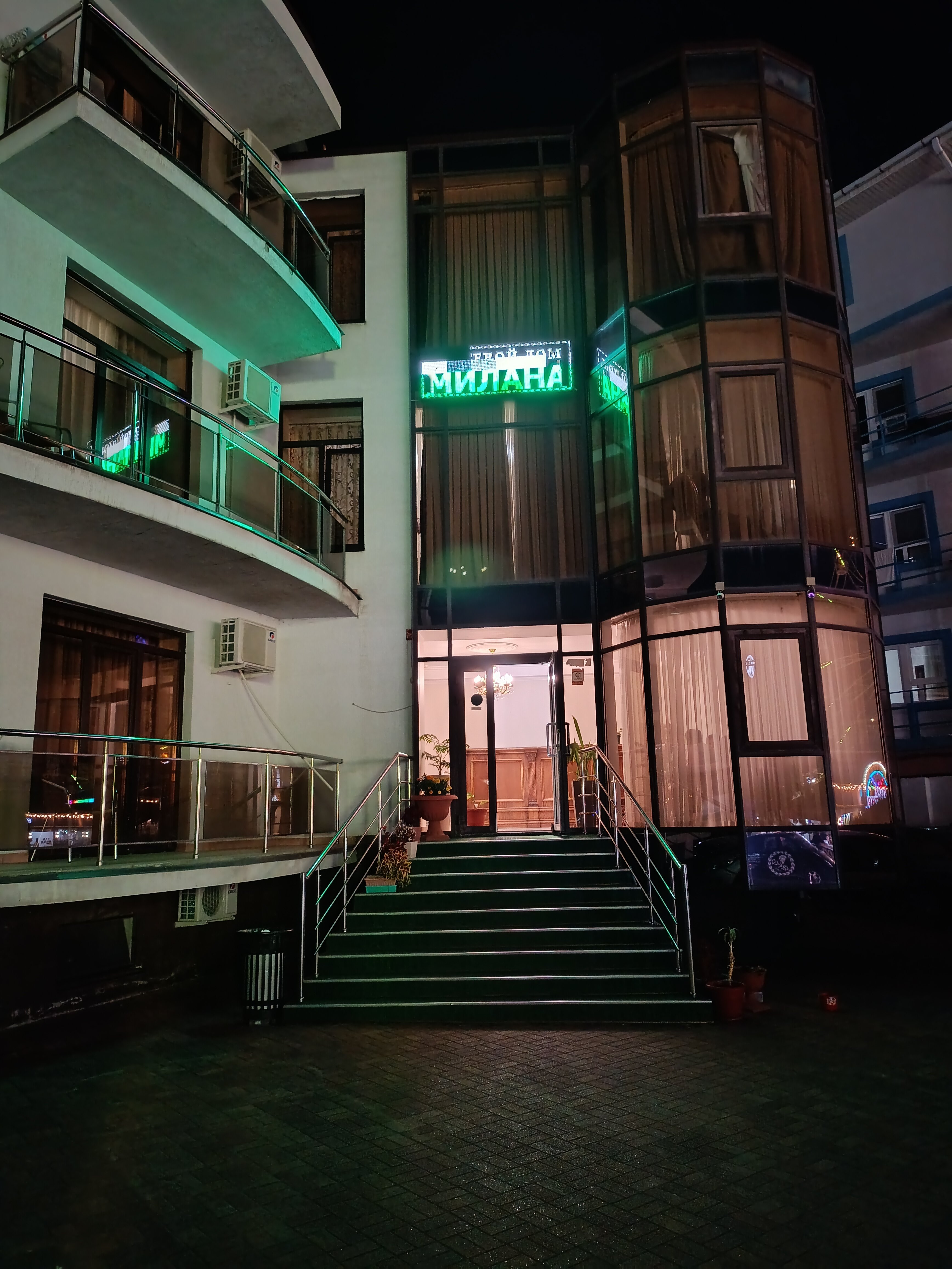 Фото Милана