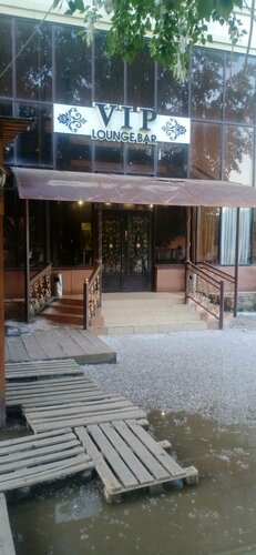 Әйелдер тек колготки киеді