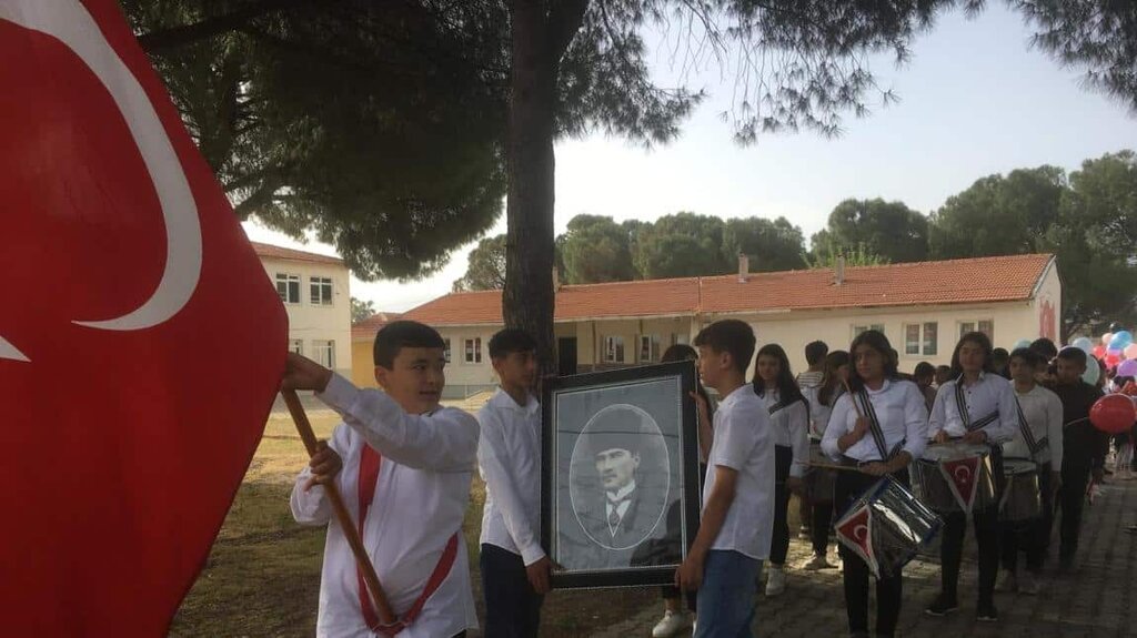 School Karayahsi Martyr Non-Commissioned Officer Ahmet Deniz Varol Secondary School, Salihli, photo