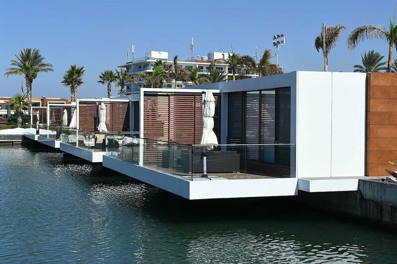 Гостиница Stunning Sea Front Chalet In Tripoli