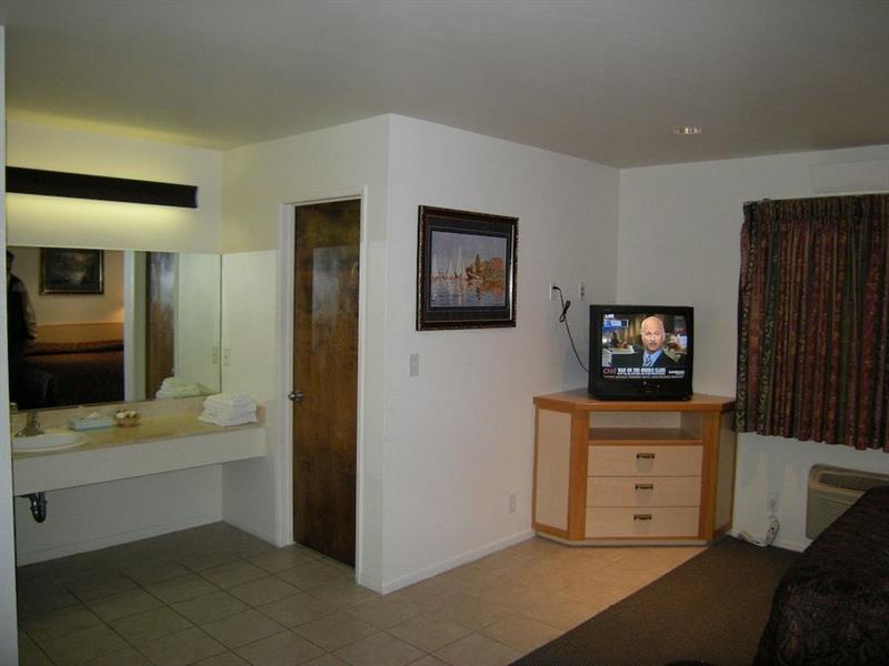 Фото Jolly Roger Hotel