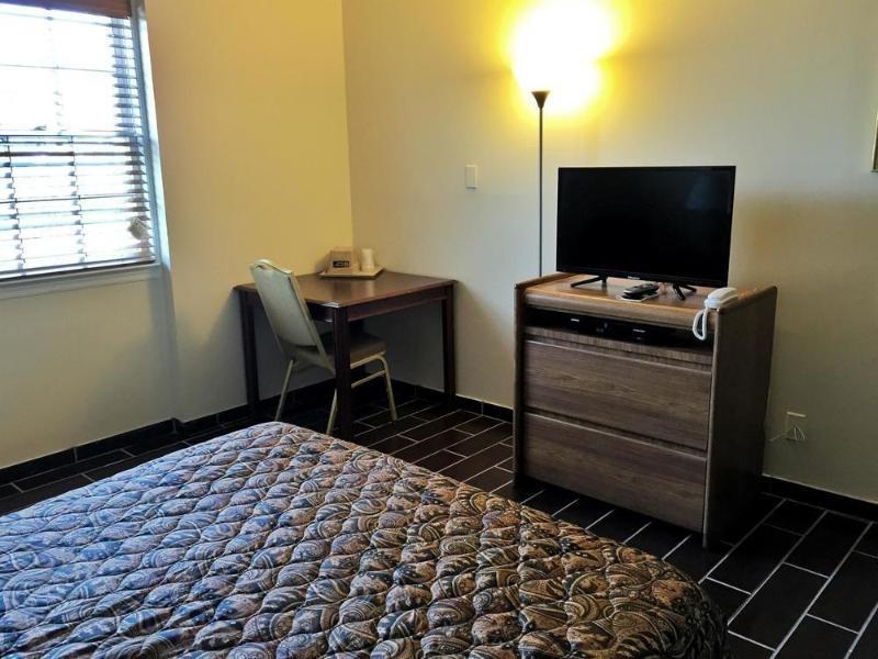 Фото Budget Host East End Hotel in Riverhead