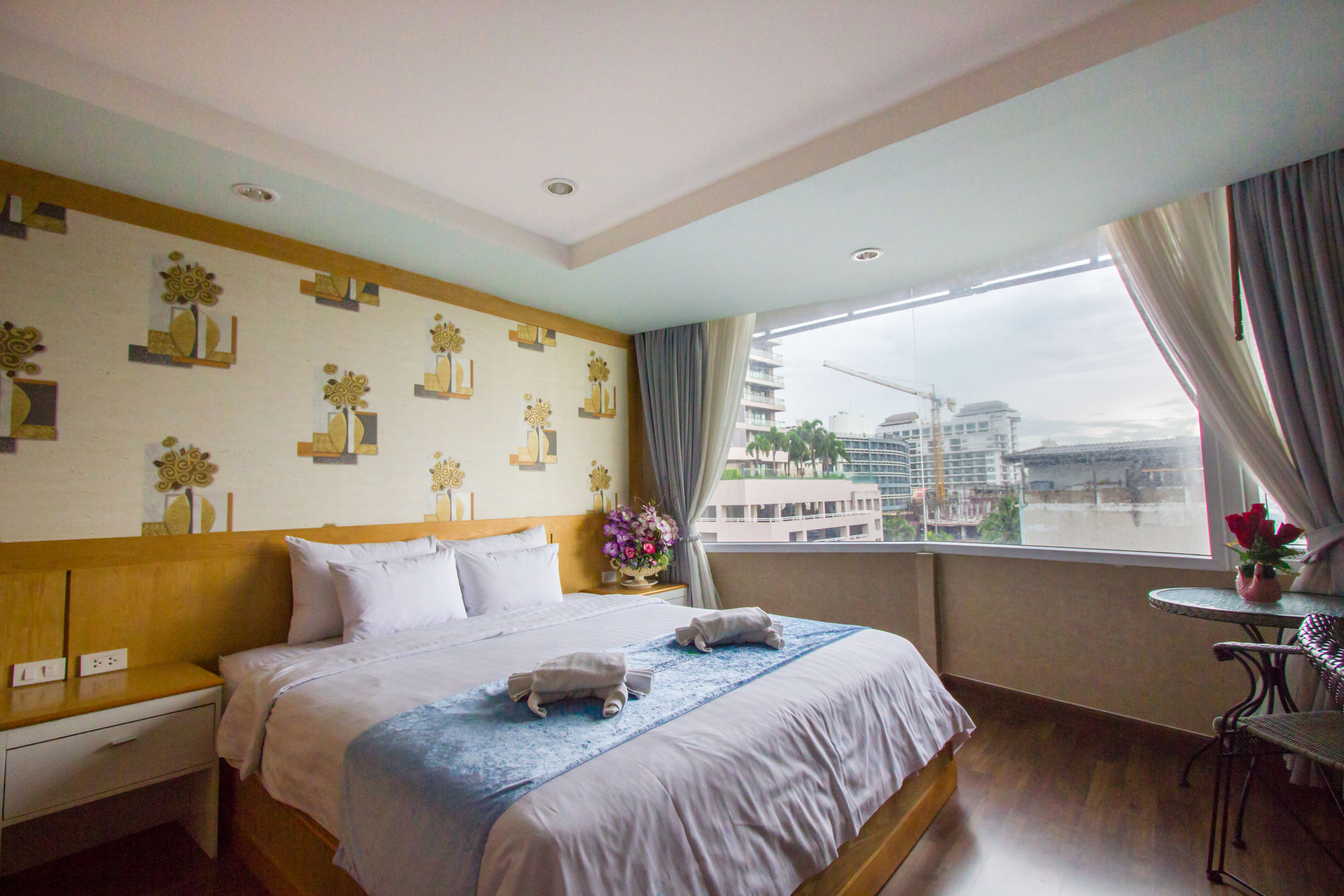 Фото The Beach Front Resort Pattaya