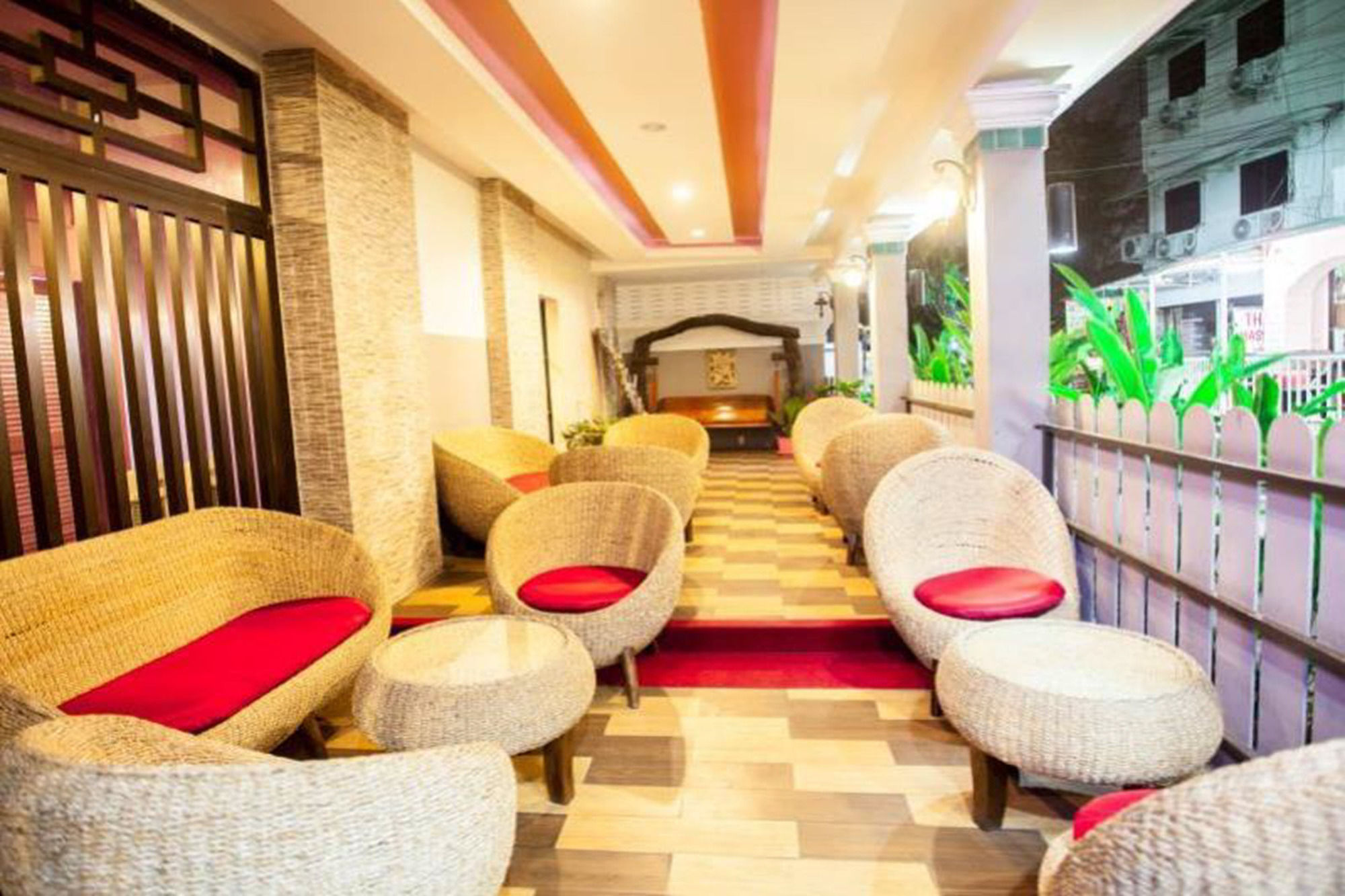 Фото Home Place Hotel