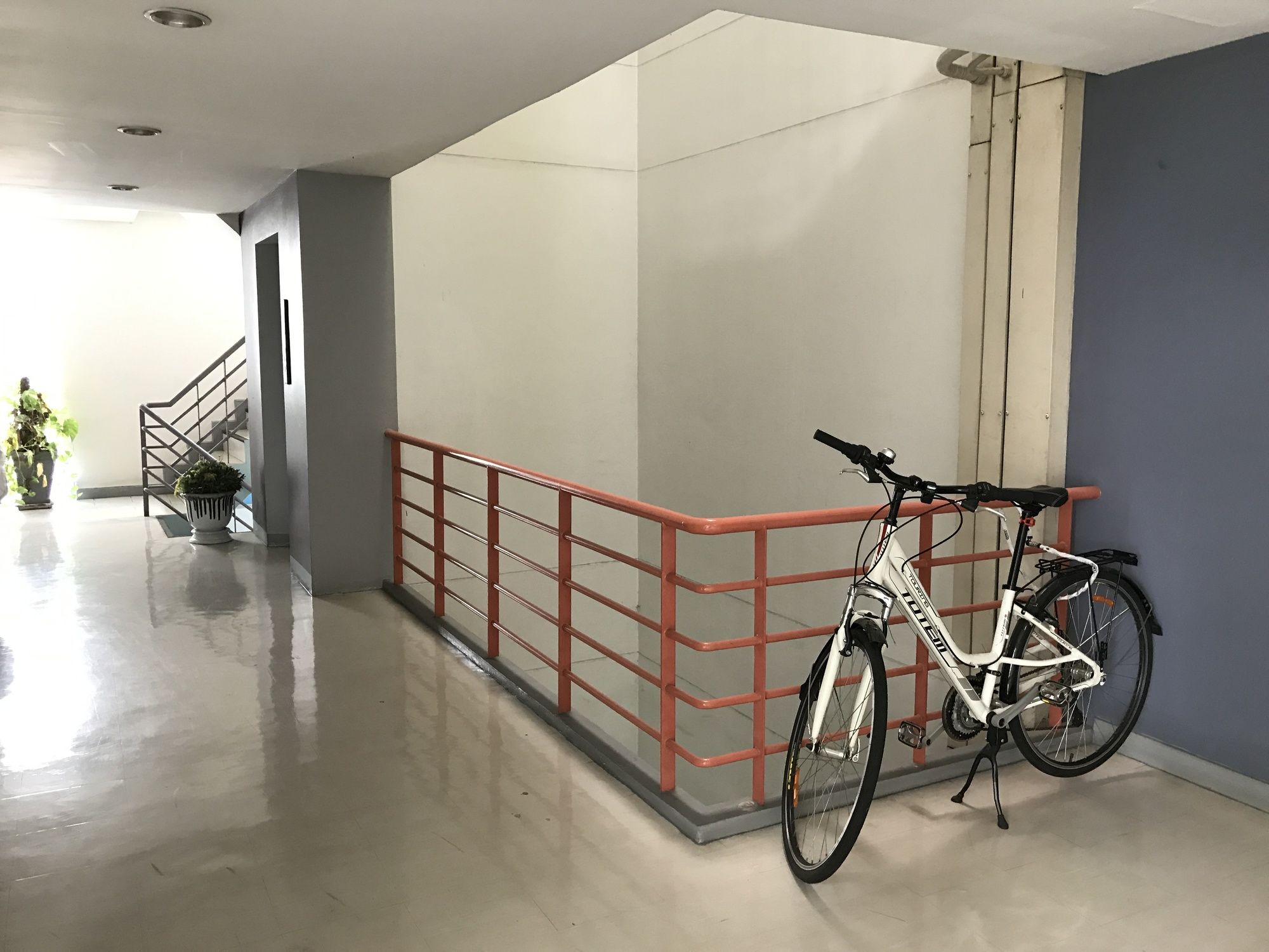 Фото Sathorn Terrace Apartment