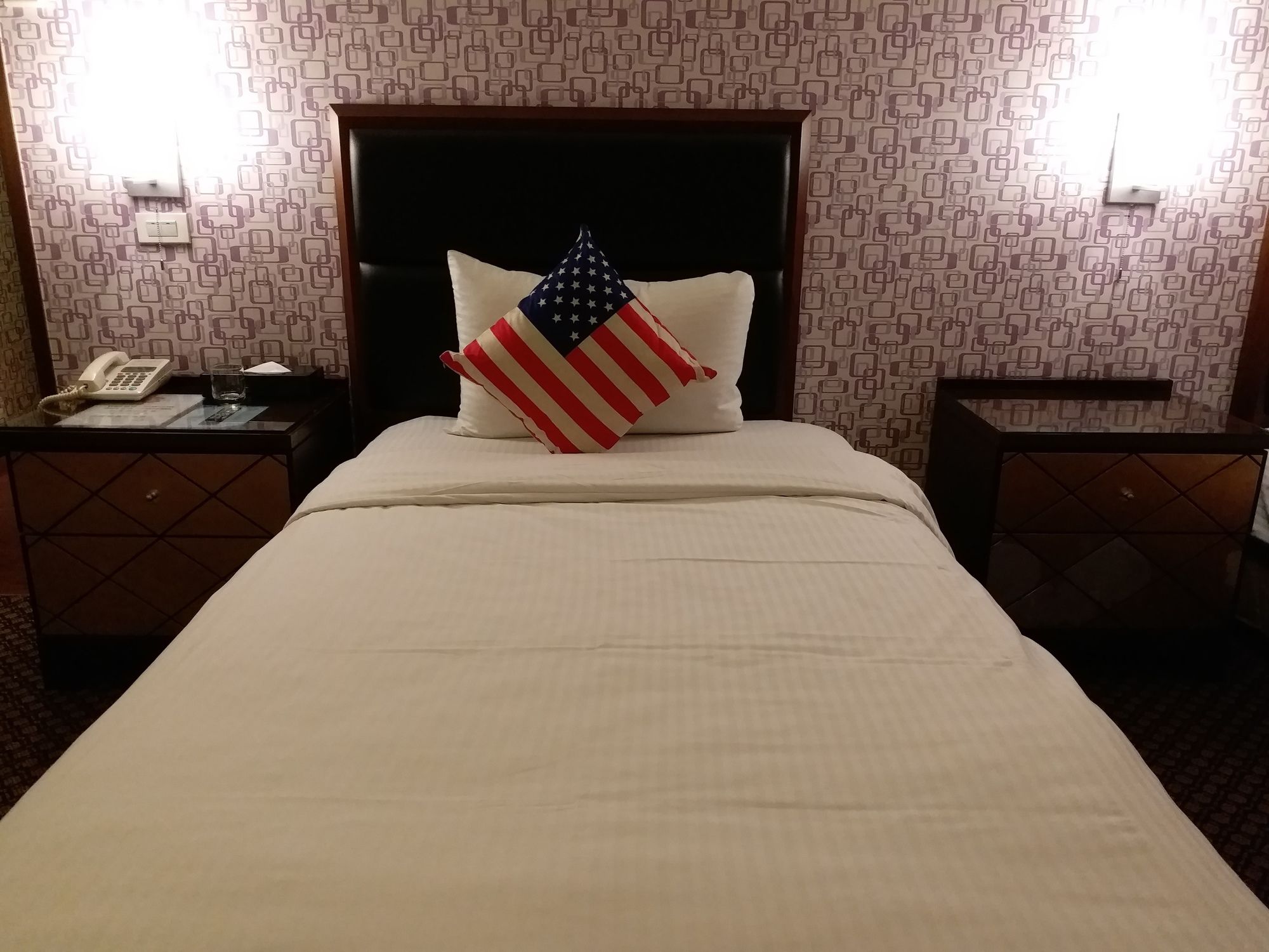 Фото Hon Dow Hotel