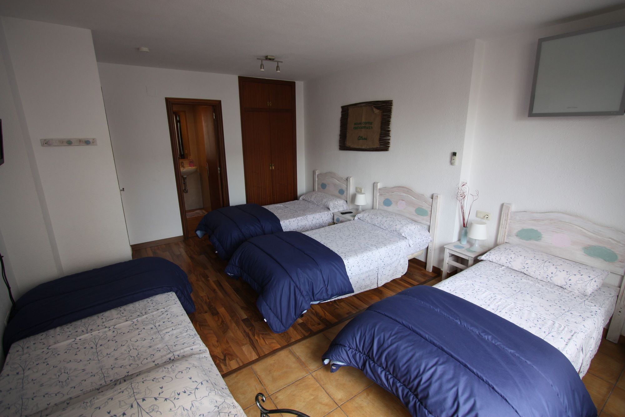 Фото Hostal La Mar