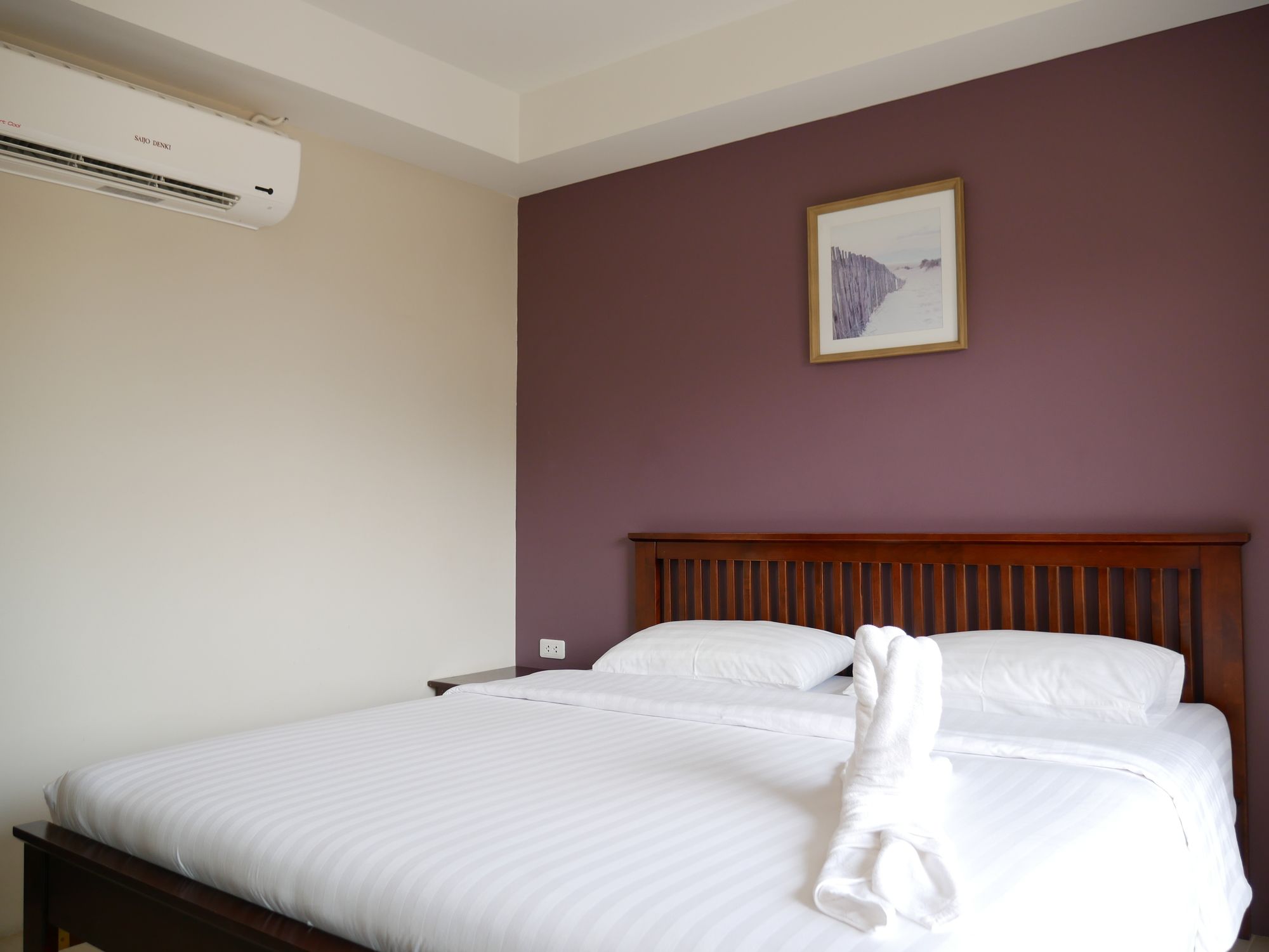 Фото Yellow House Rayong