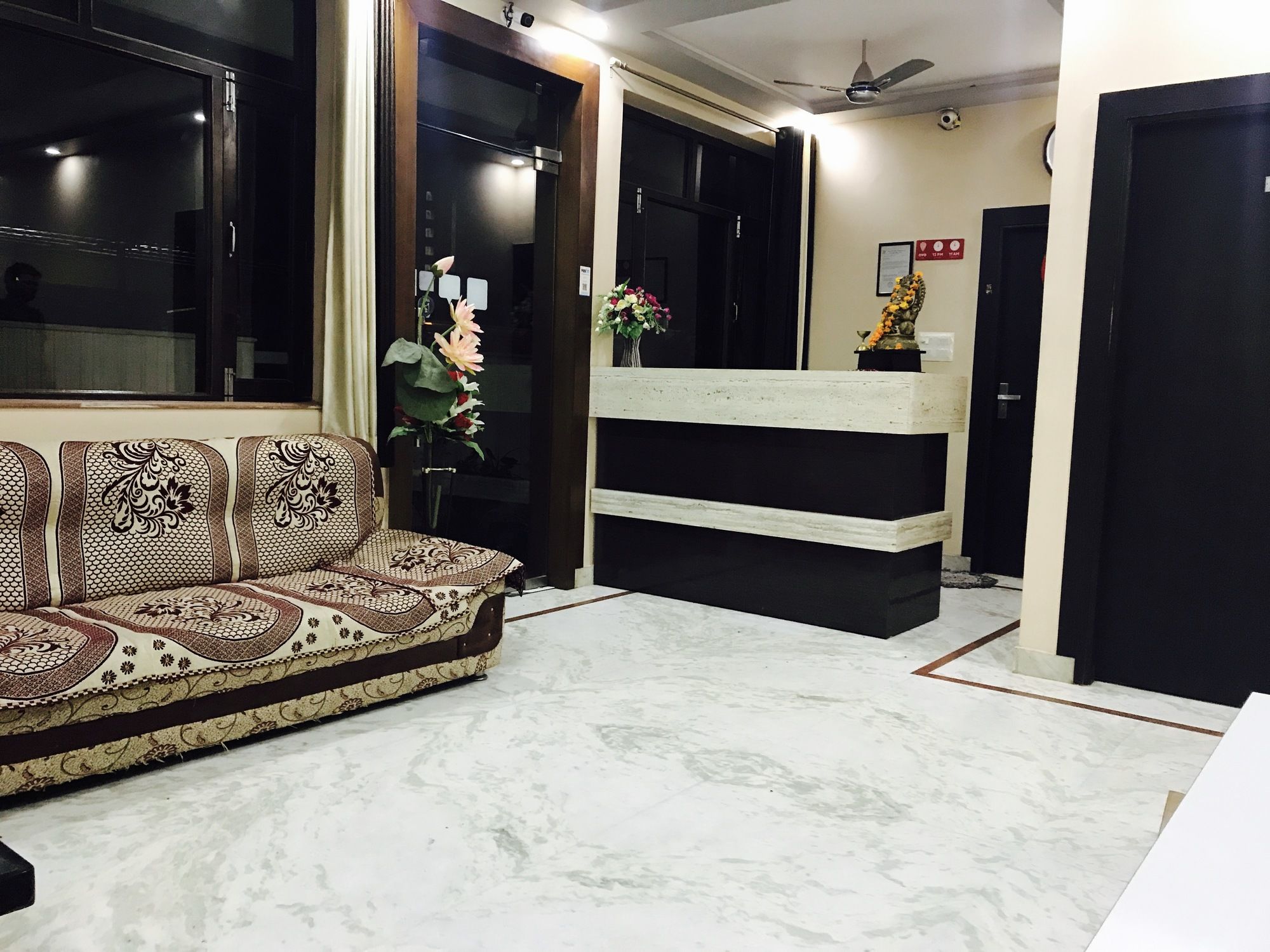 Фото Hotel Aaradhya Residency