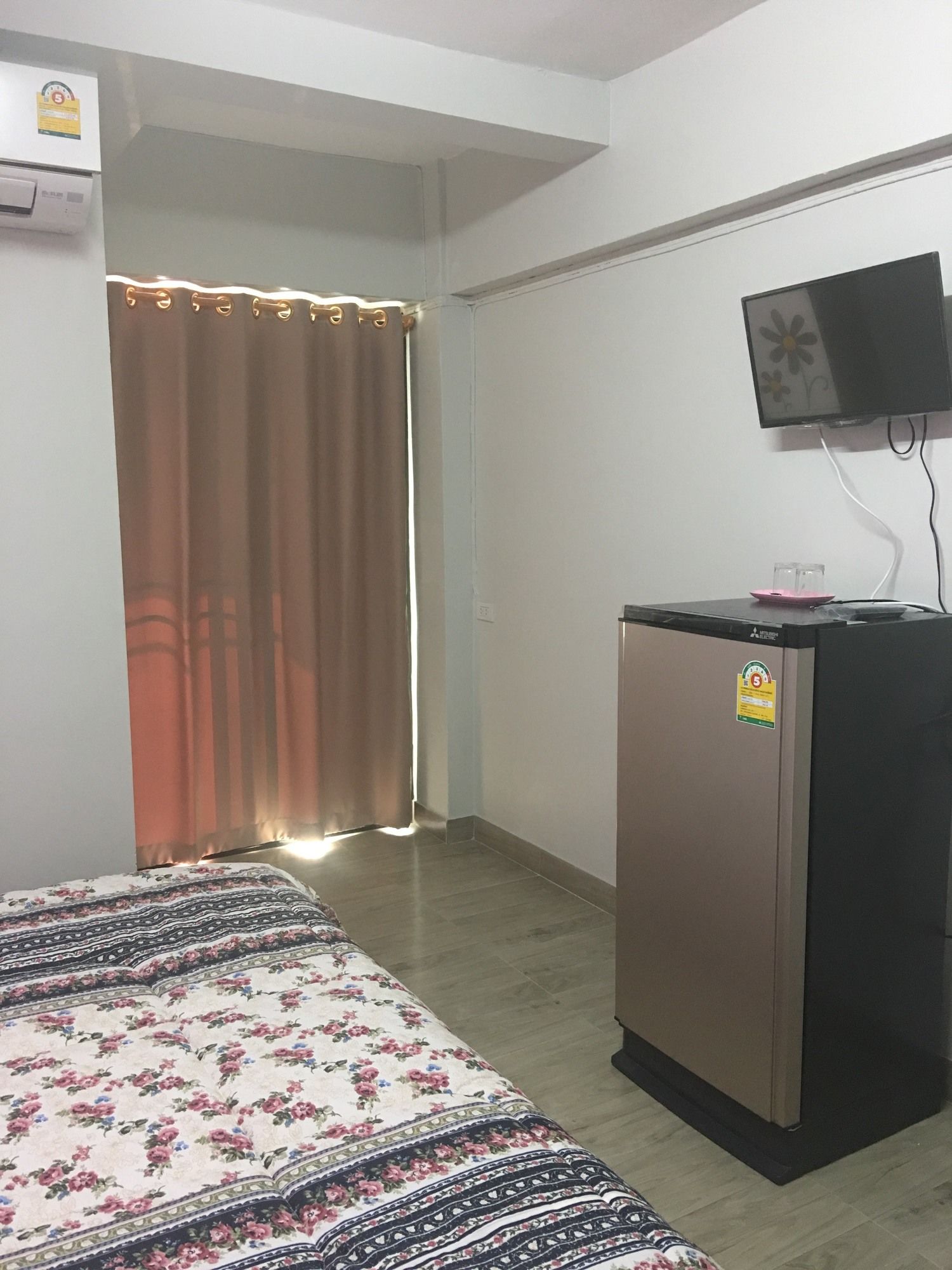 Фото Vanlisut Hotel