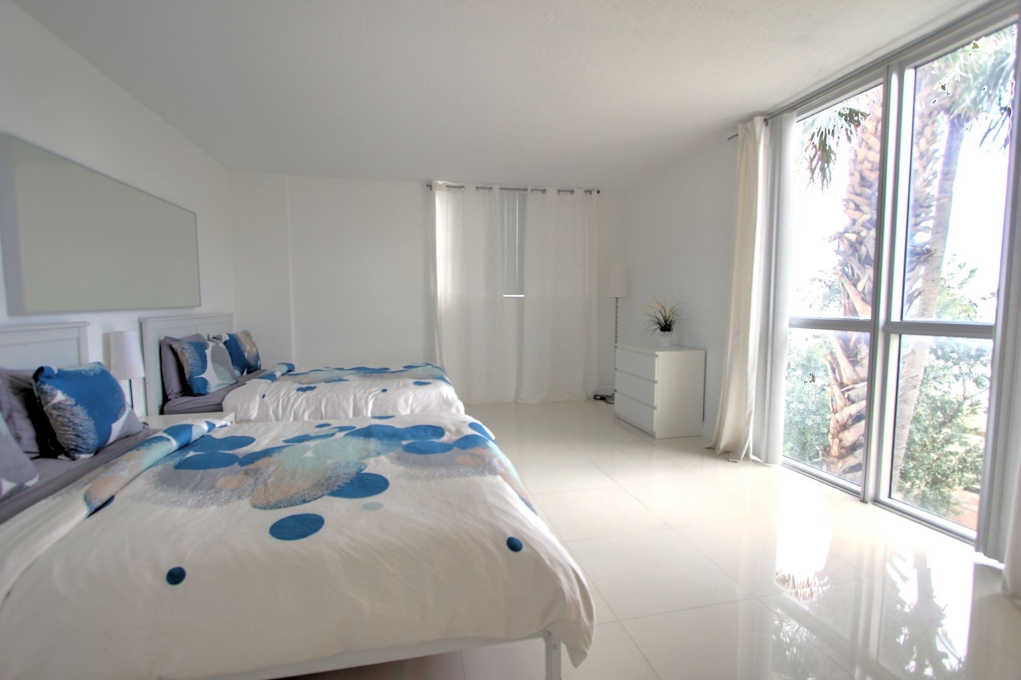 Фото Hollywood Condos