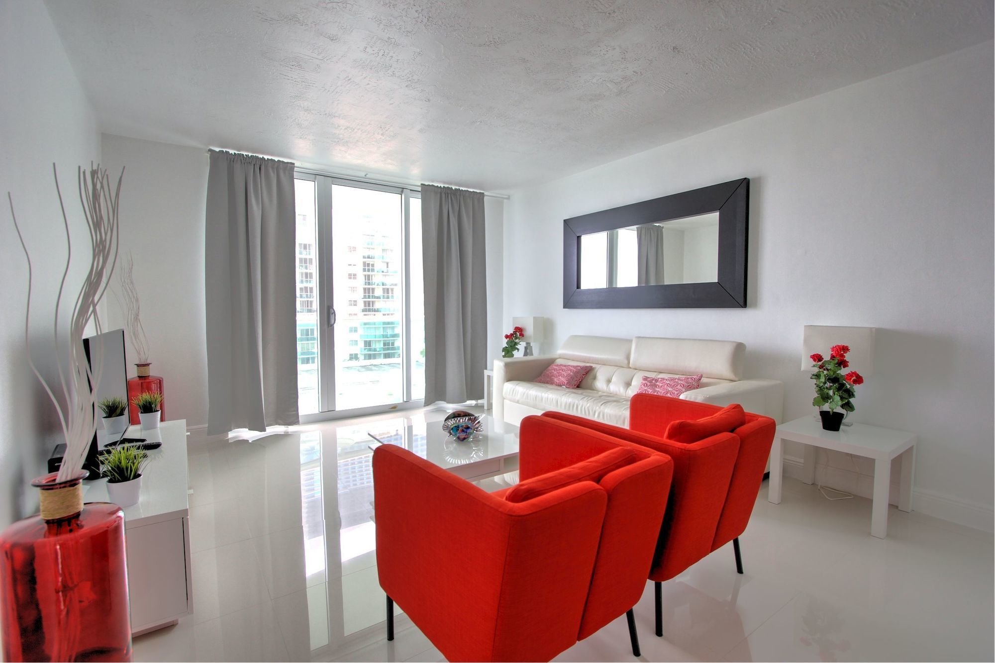 Фото Hollywood Condos