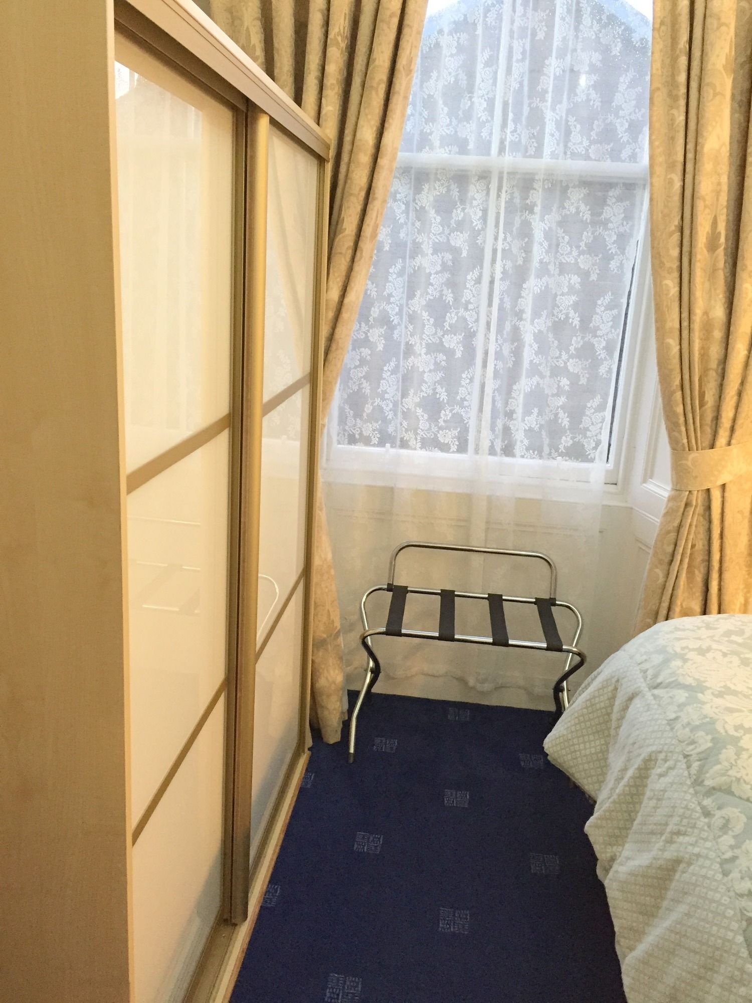 Фото Lauderville Guest House