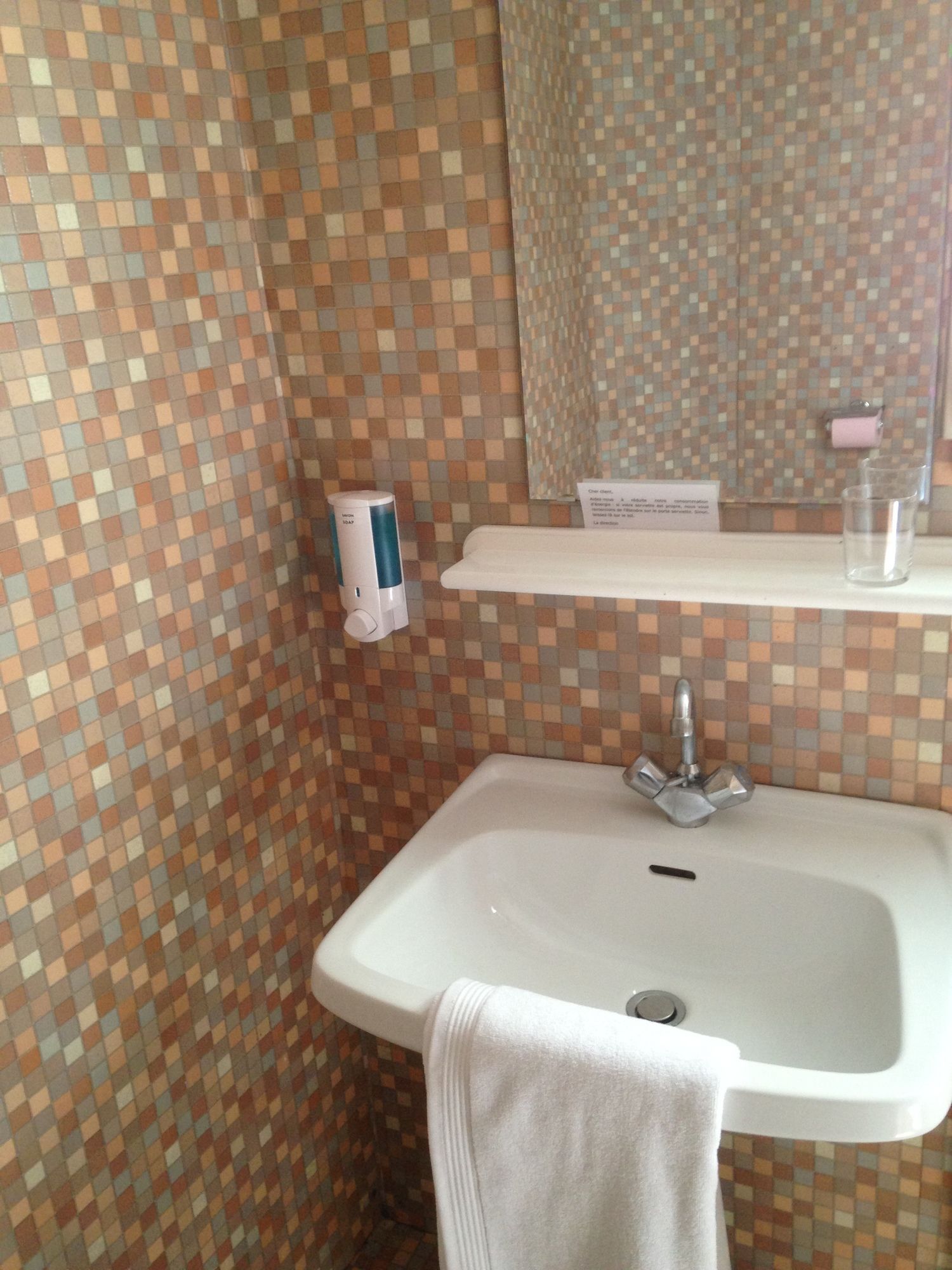 Фото Hôtel Le Rochegude