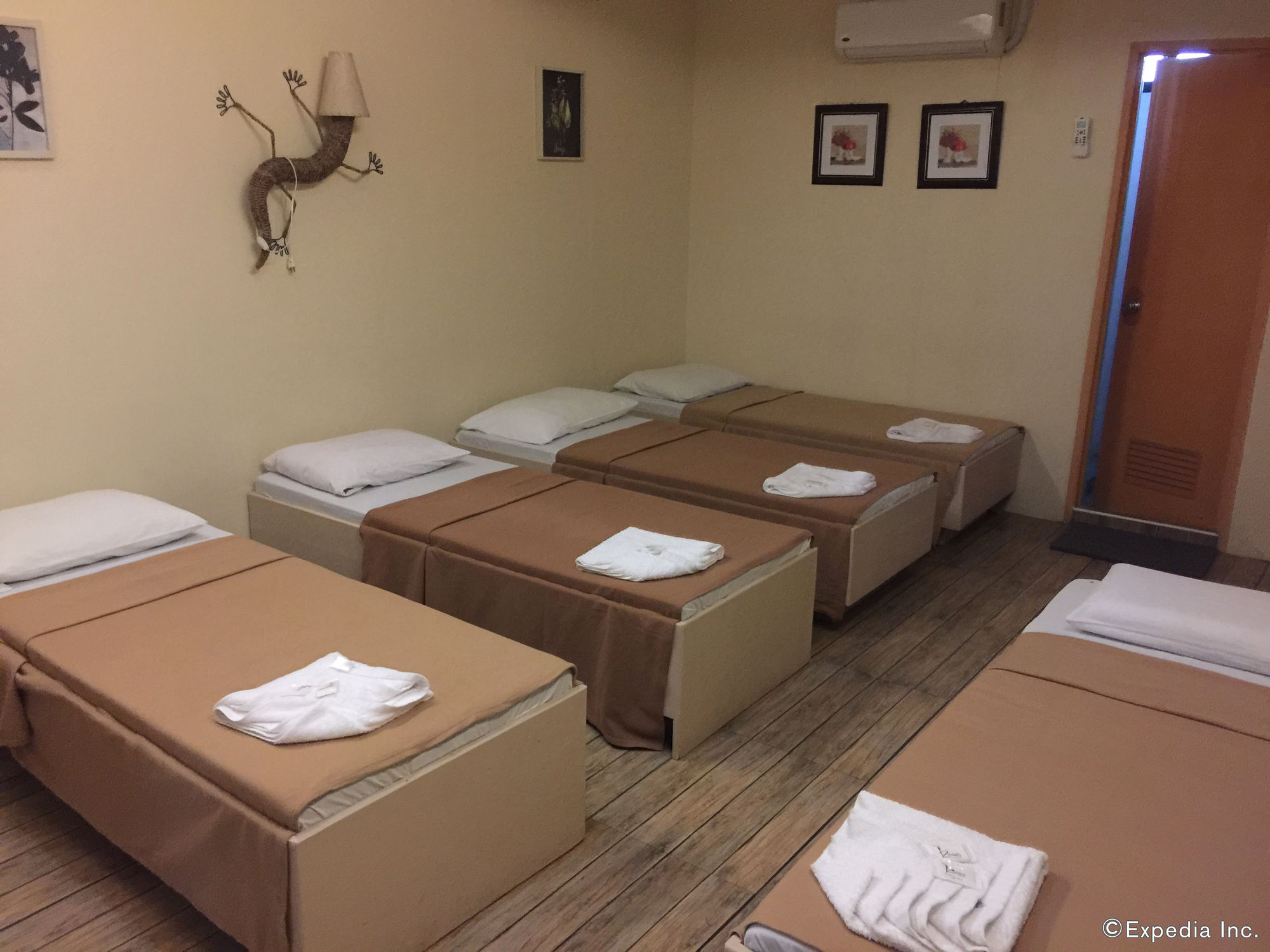 Фото Reyna's The Haven and Gardens