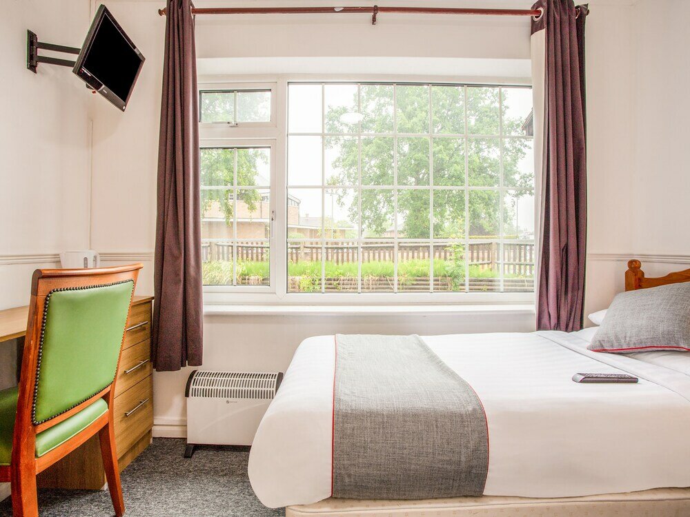 Фото Flexistay Ambers Gatwick Aparthotel