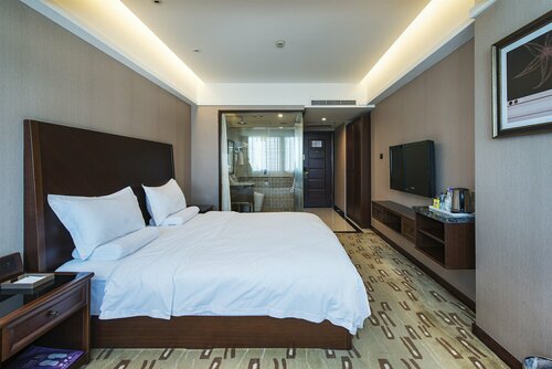 Гостиница Sun Moon Lake Hotel в Даляне