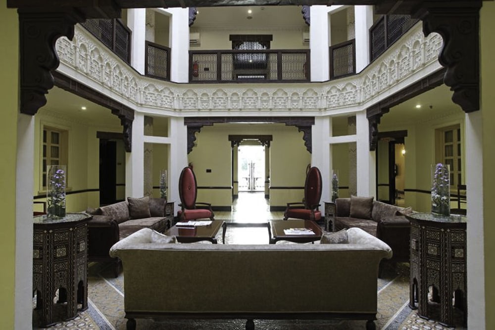 Фото Heritage Luxury Suites- All Suite hotel