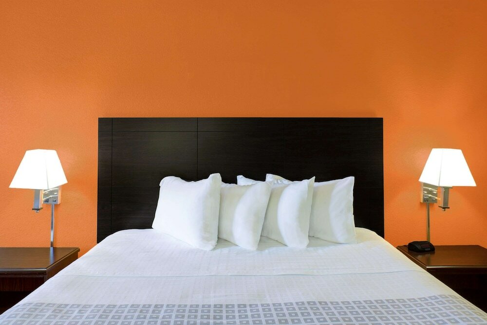 Фото Howard Johnson by Wyndham Modesto Ceres