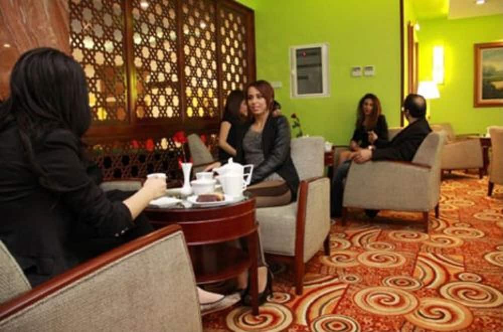 Фото Oasis Hotel