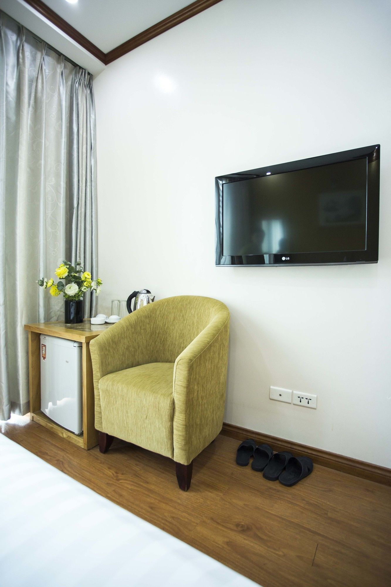 Фото New Lotus Hotel