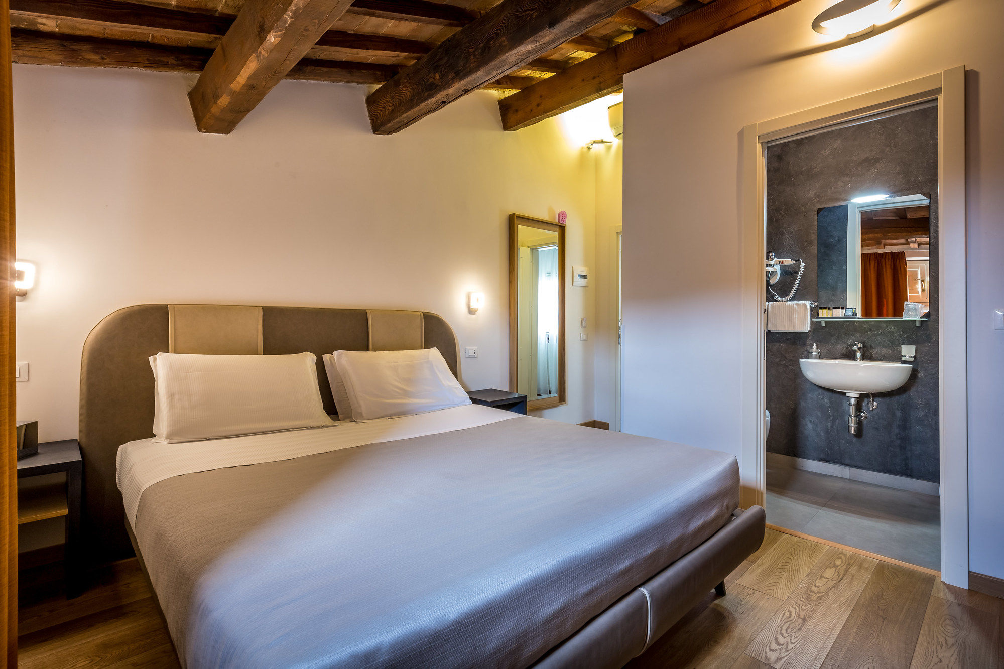 Фото Martelli 6 Suites And Apartments