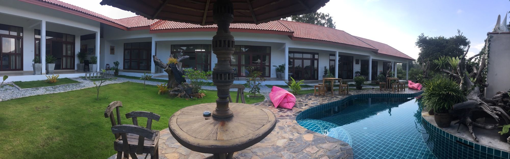 Фото Tree Roots Retreat