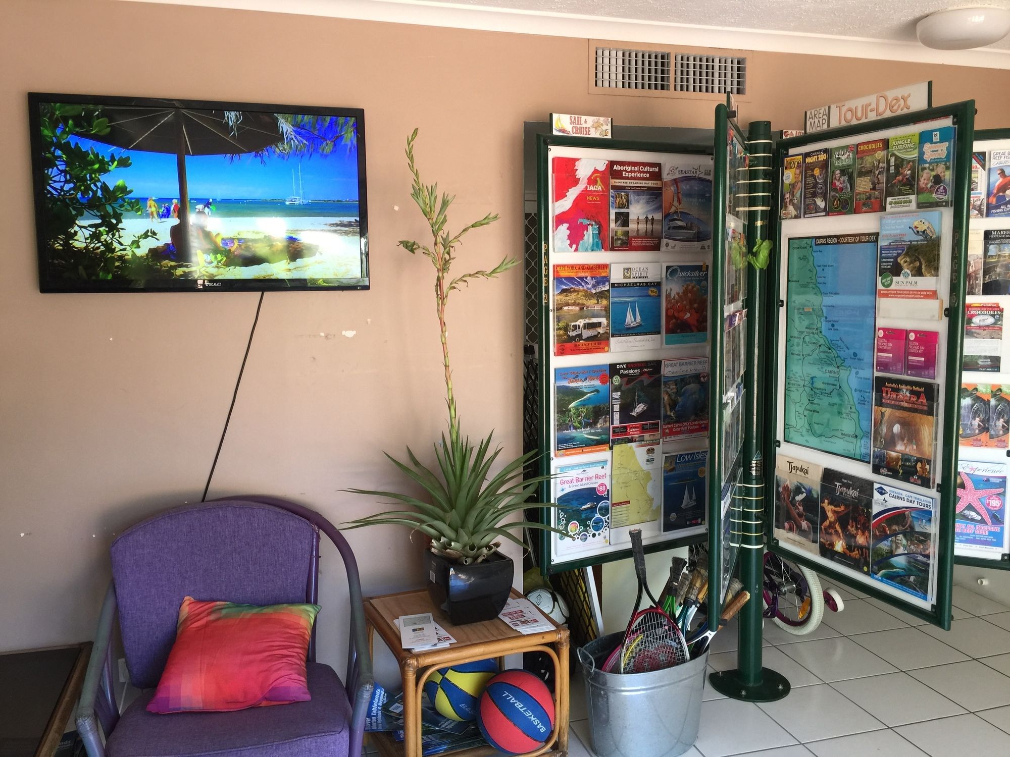 Фото Golden Sands Beachfront Apartment Resort