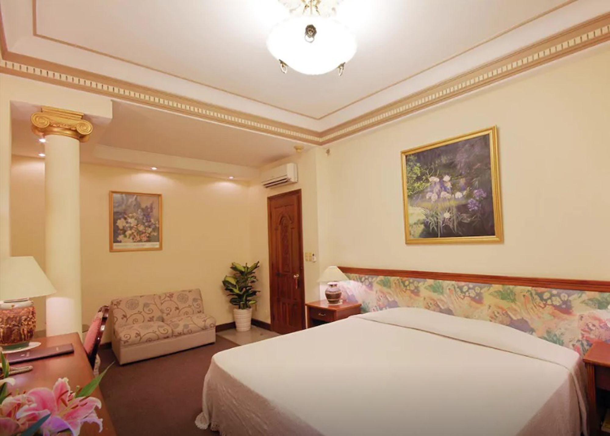 Фото The Spring Hotel