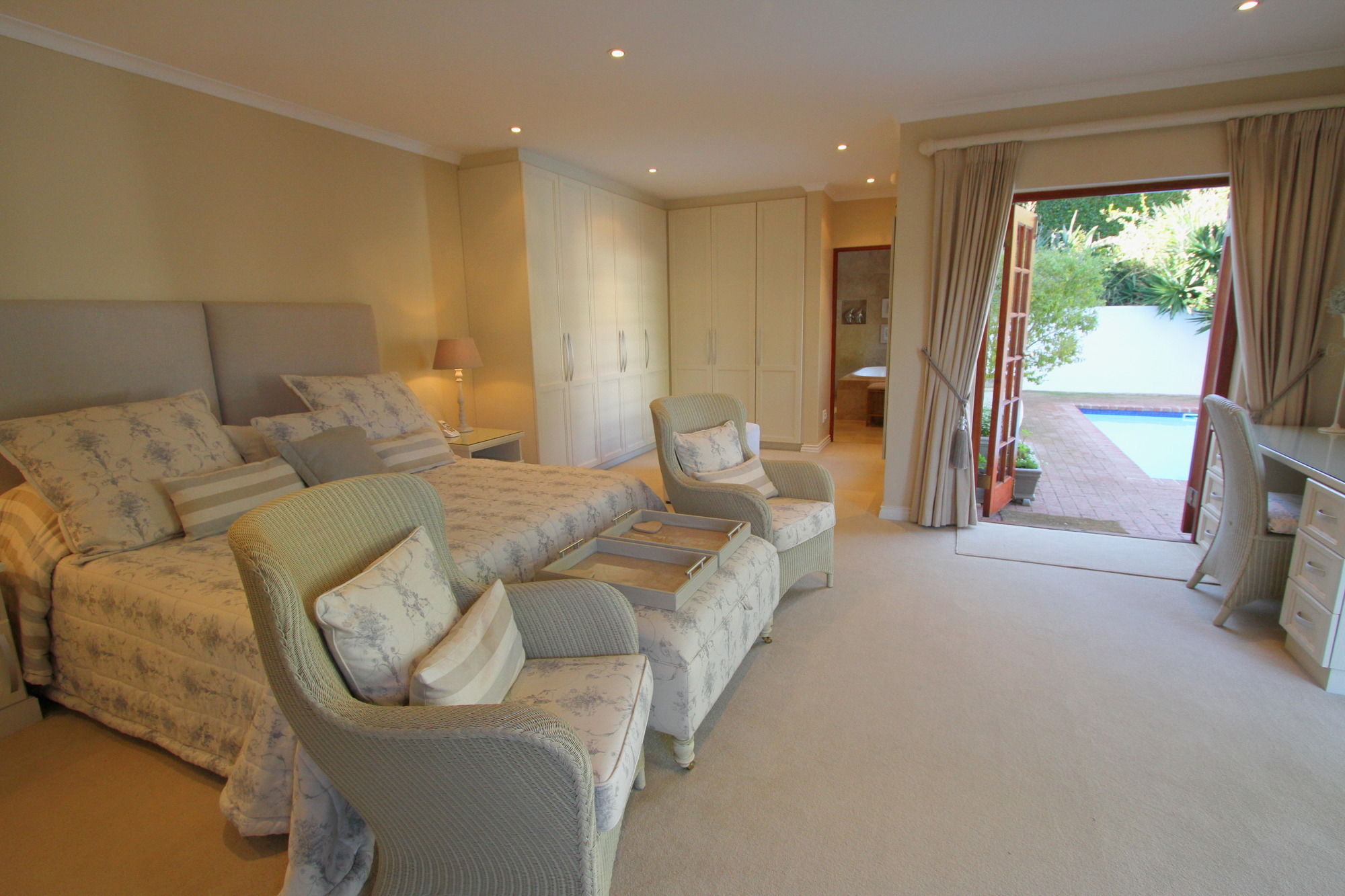 Фото Constantia Garden Suites