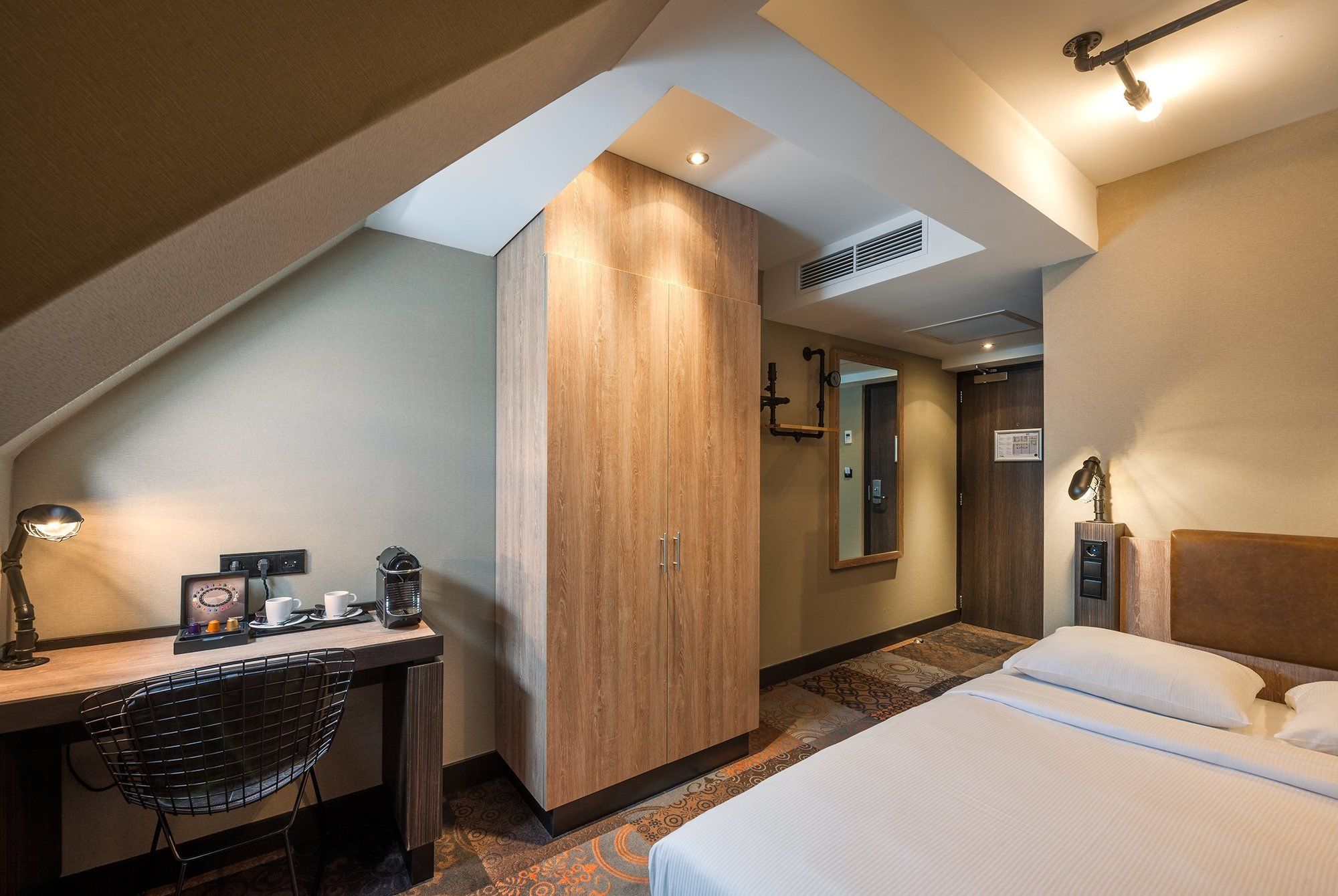 Фото The Alfred Hotel