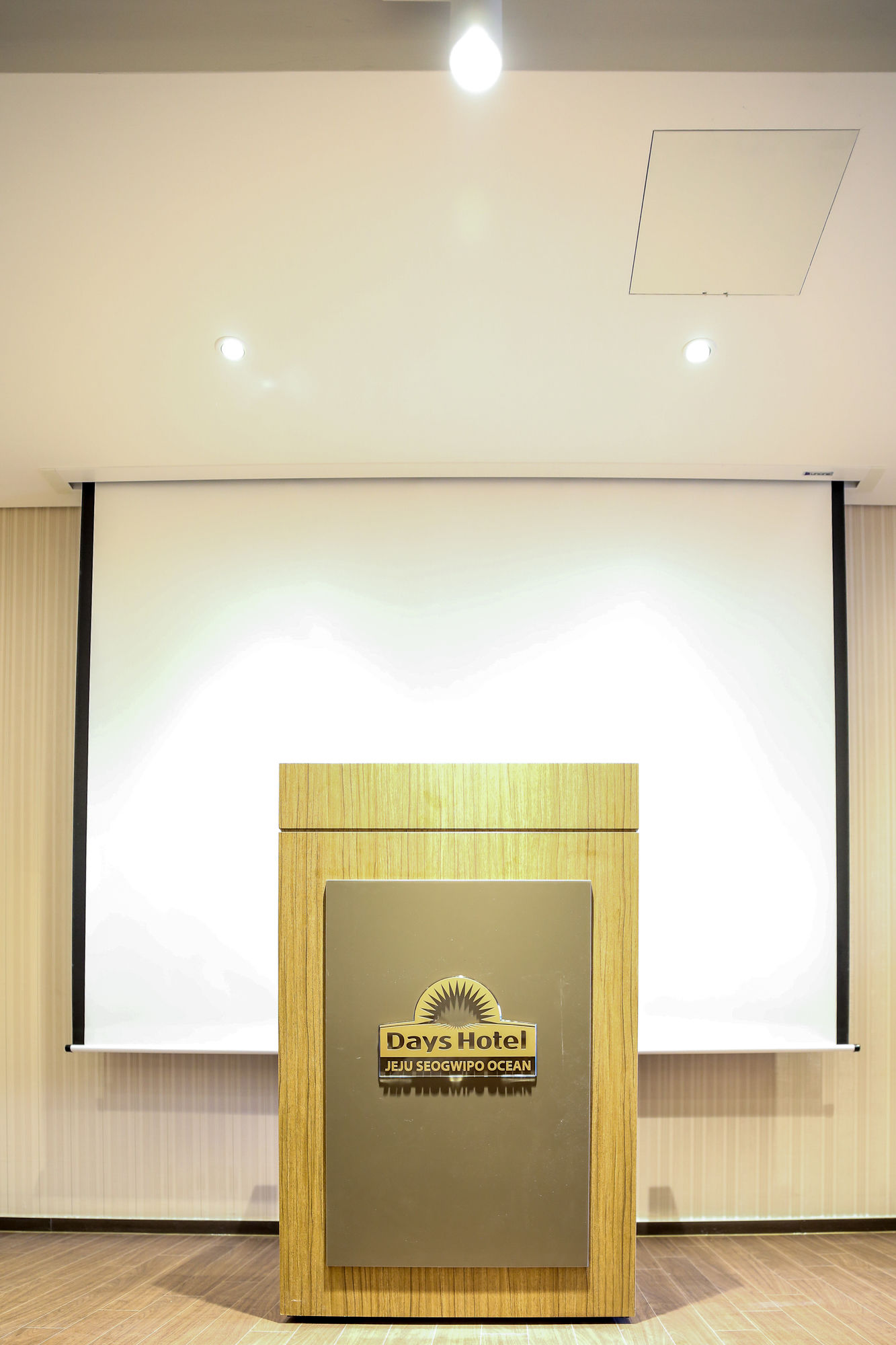 Фото Hotel Golden Daisy Seogwipo Ocean