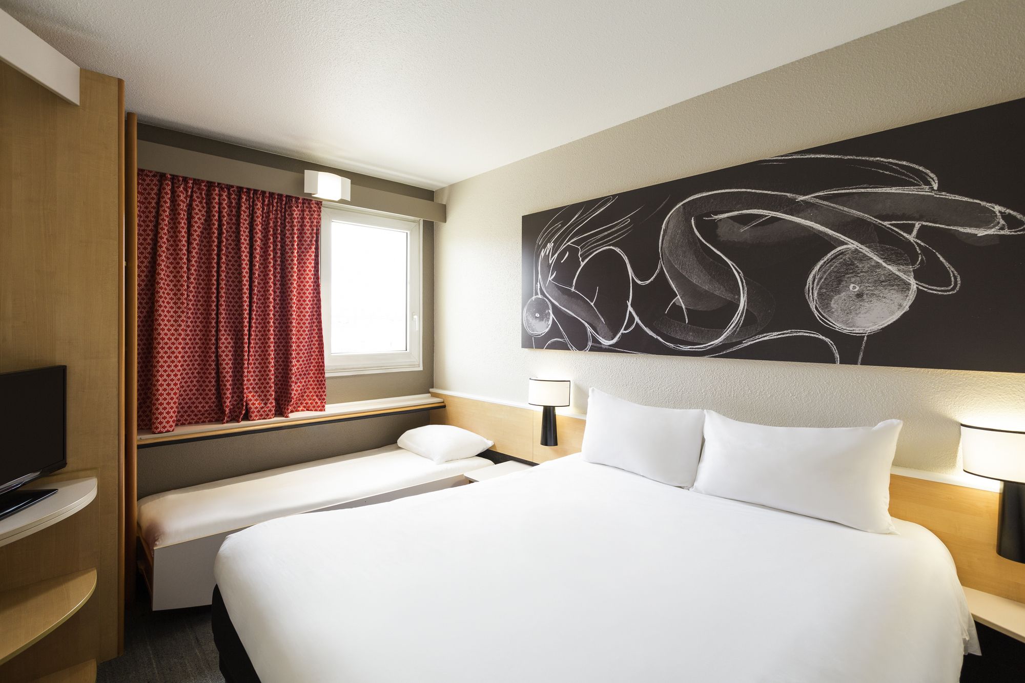 Фото Ibis Bordeaux Pessac Route des Vins Hotel